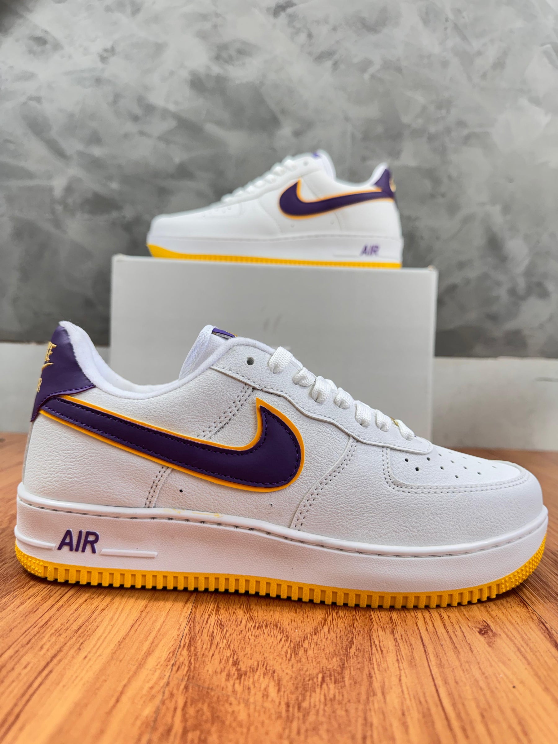 NIKE AIR FORCE LAKERS - Premium